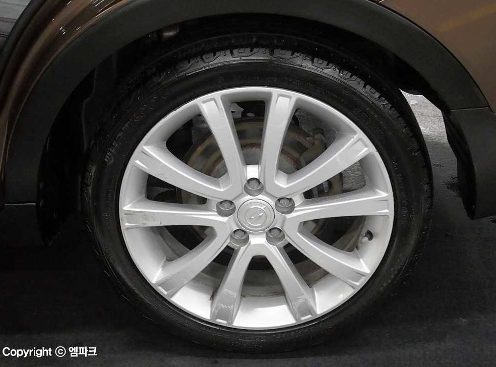 KG모빌리티(쌍용)  티볼리 2WD 디젤 1.6 IX 사진 18