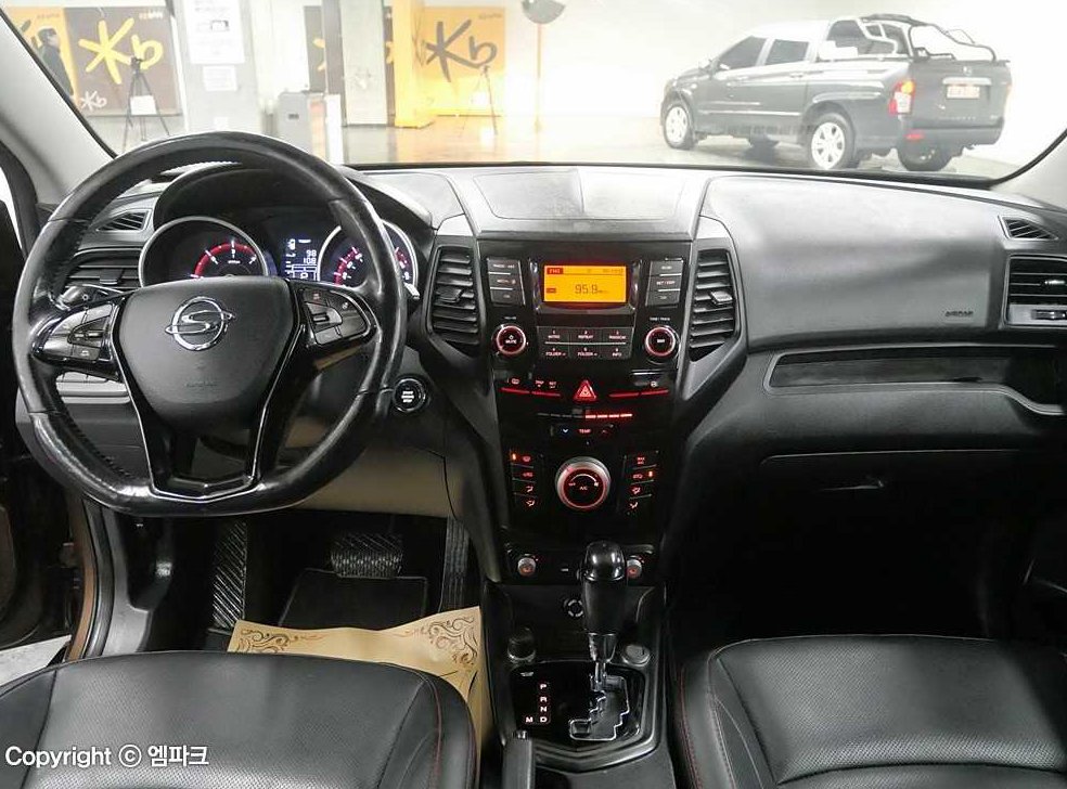 KG모빌리티(쌍용)  티볼리 2WD 디젤 1.6 IX 사진 6