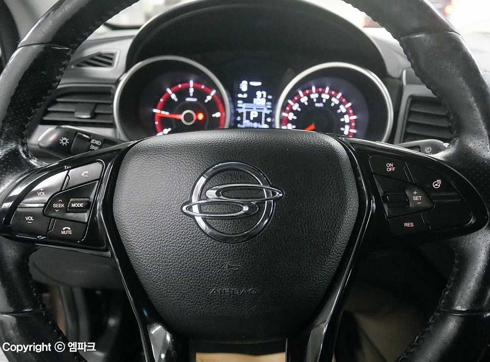 KG모빌리티(쌍용)  티볼리 2WD 디젤 1.6 IX 사진 8