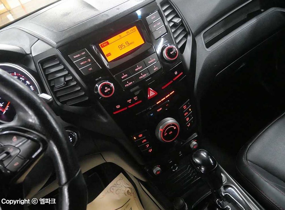 KG모빌리티(쌍용)  티볼리 2WD 디젤 1.6 IX 사진 9
