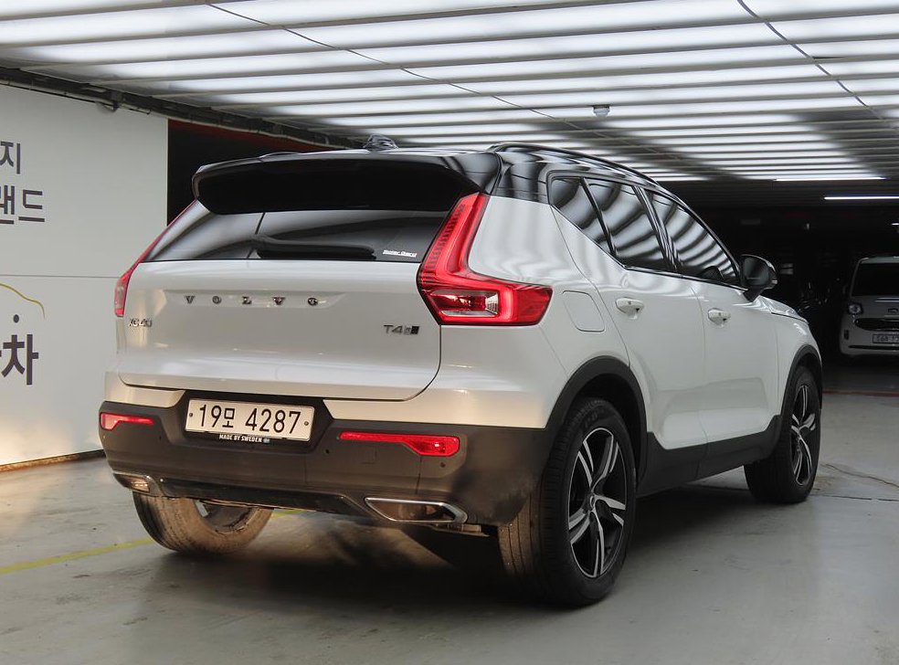 볼보 XC40 T4 4WD R-디자인 사진 4