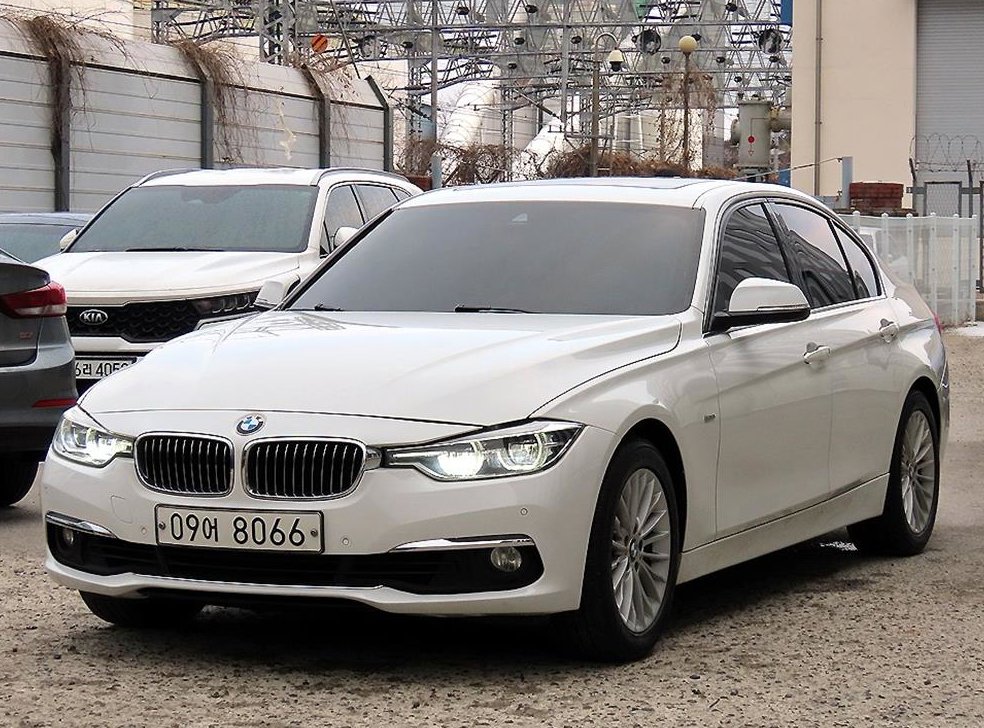 BMW 3시리즈 320i 럭셔리 사진 2
