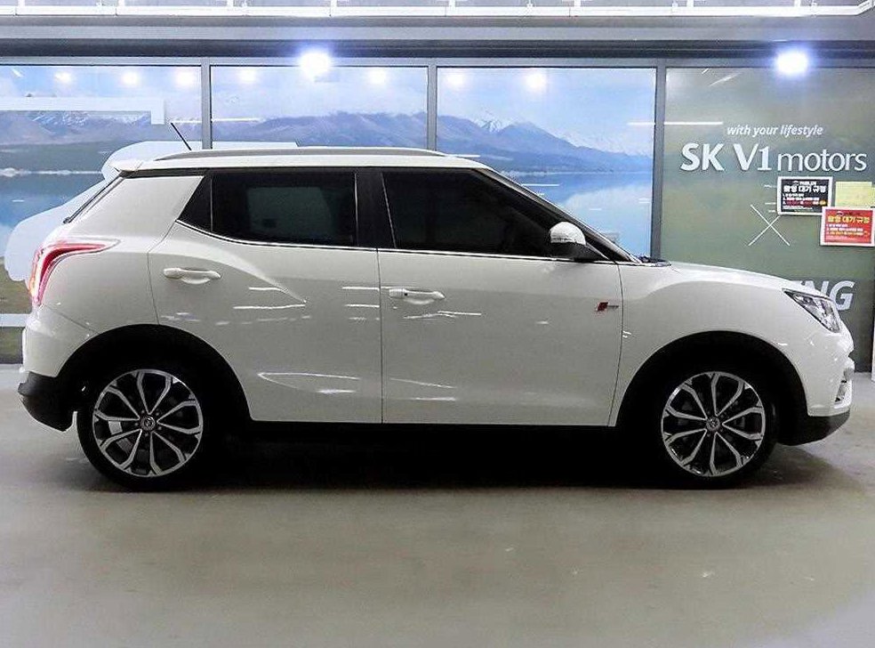 KG모빌리티(쌍용)  티볼리 4WD 디젤 LX 사진 3