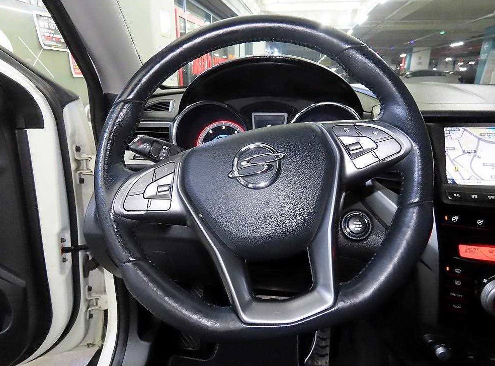 KG모빌리티(쌍용)  티볼리 4WD 디젤 LX 사진 8