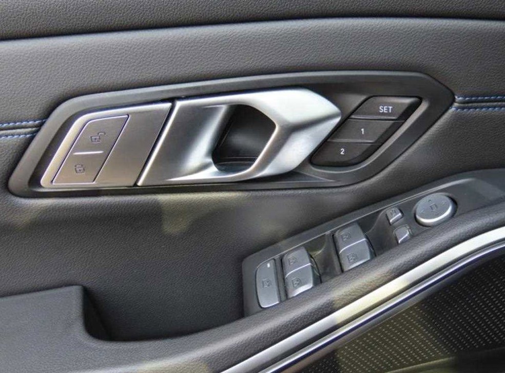 BMW 3시리즈 320d 투어링 M 스포츠 사진 12