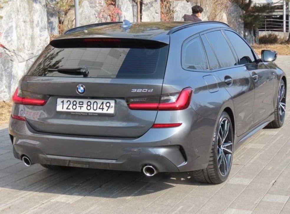BMW 3시리즈 320d 투어링 M 스포츠 사진 3