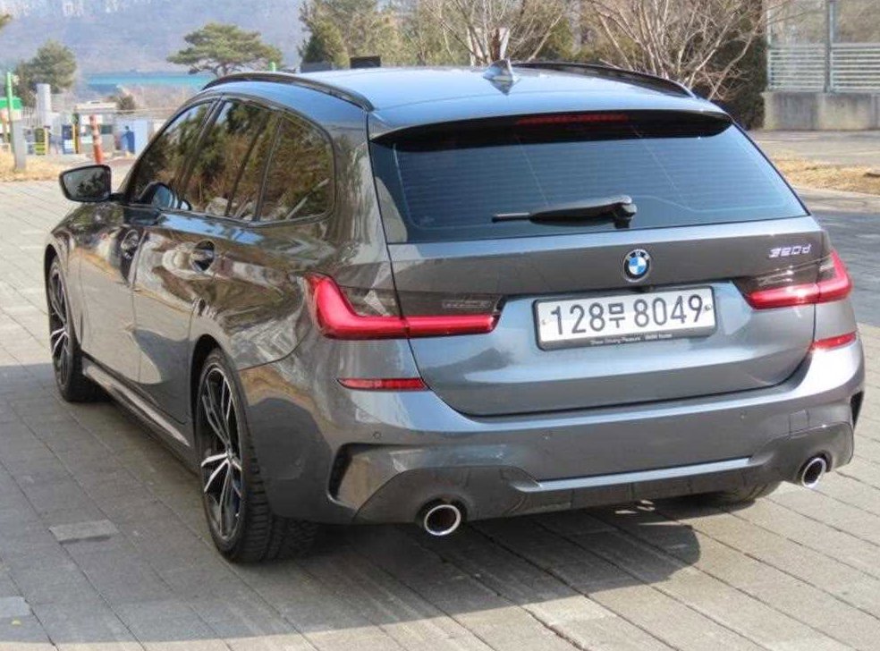 BMW 3시리즈 320d 투어링 M 스포츠 사진 4