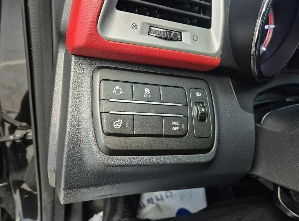 KG모빌리티(쌍용)  티볼리 디젤 2WD 1.6 LX 사진 18