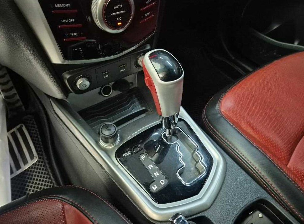 KG모빌리티(쌍용)  티볼리 디젤 2WD 1.6 LX 사진 8