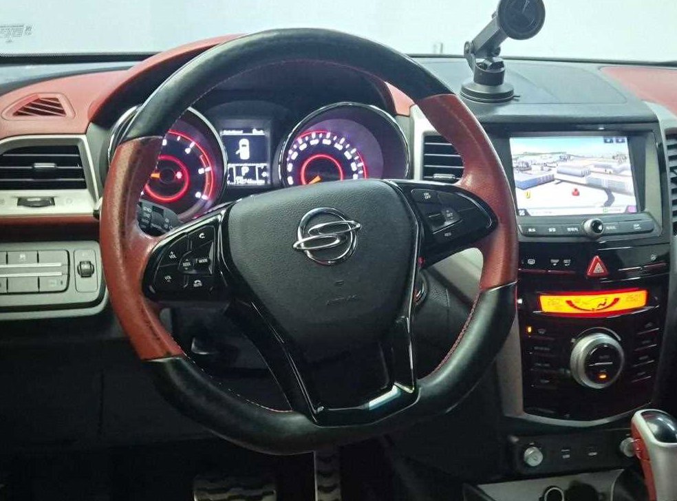 KG모빌리티(쌍용)  티볼리 디젤 2WD 1.6 LX 사진 9