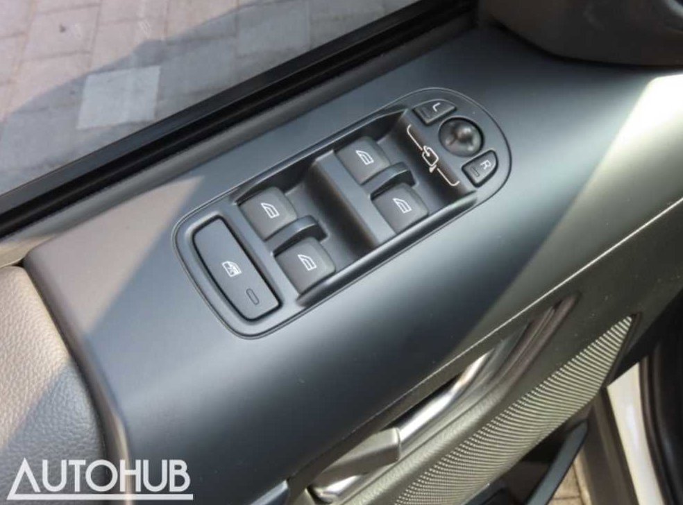 랜드로버 프리랜더 2.2 SD4 HSE 사진 13