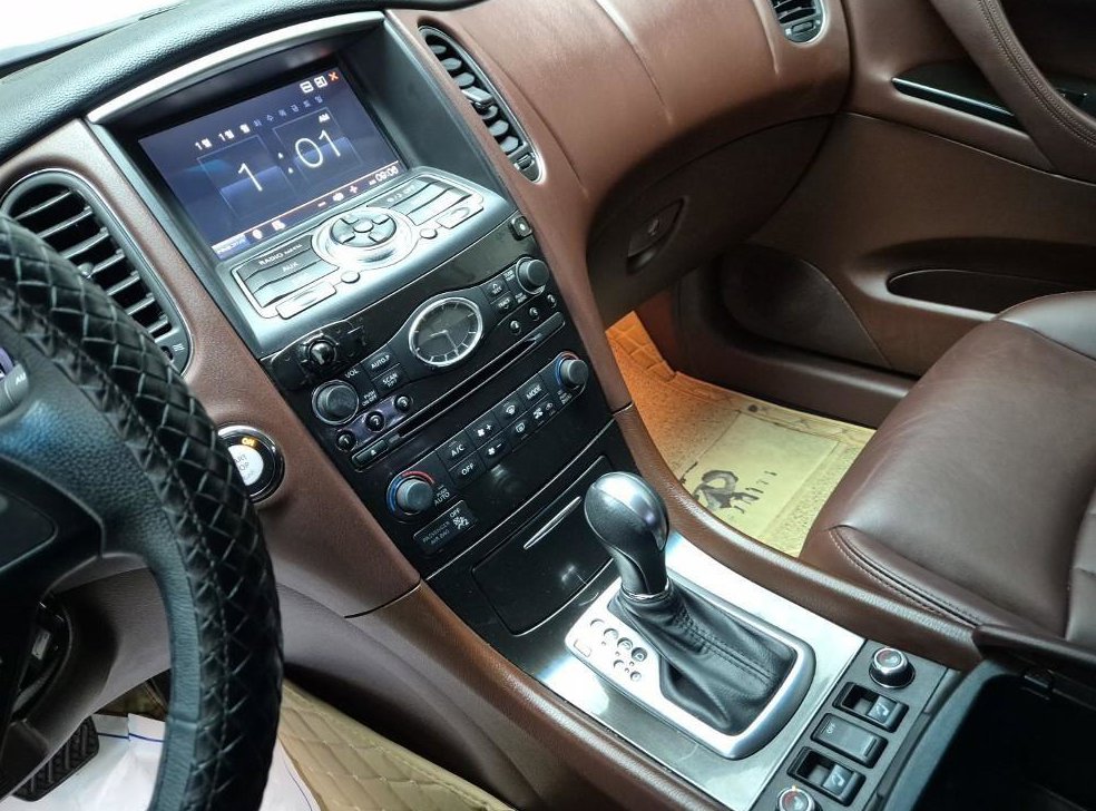 인피니티 QX 3.7 AWD 사진 10