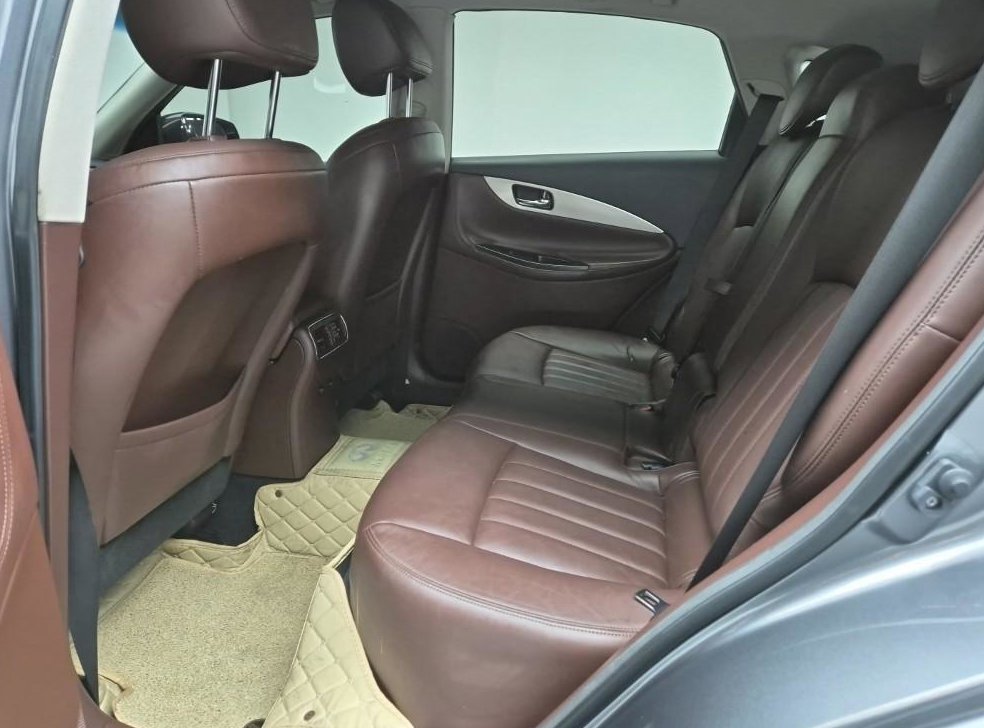 인피니티 QX 3.7 AWD 사진 19