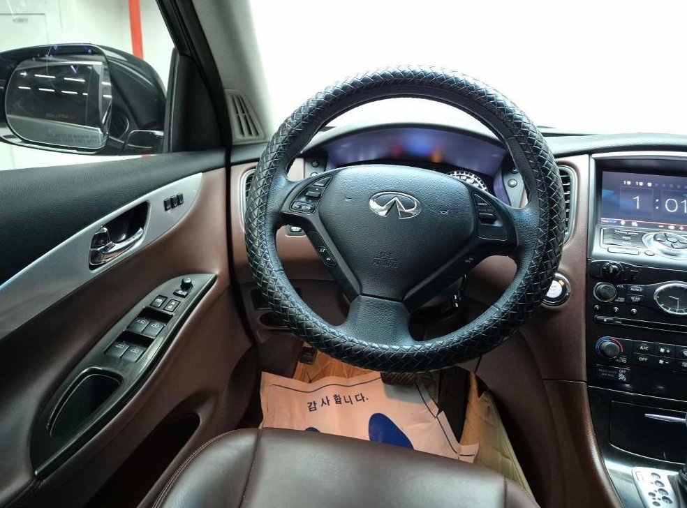 인피니티 QX 3.7 AWD 사진 9
