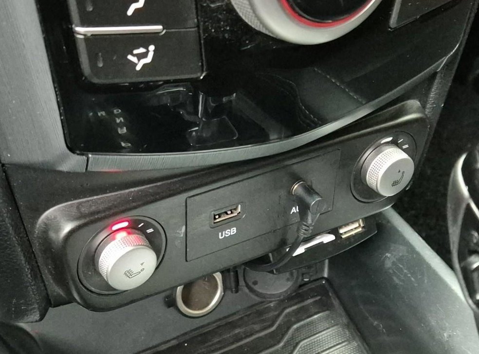 KG모빌리티(쌍용)  티볼리 4WD 디젤 VX 사진 15