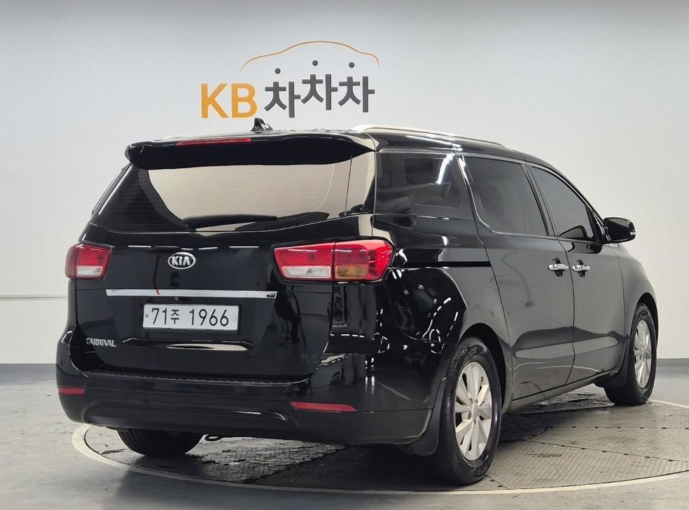 기아 카니발 디젤 11인승 럭셔리 사진 2