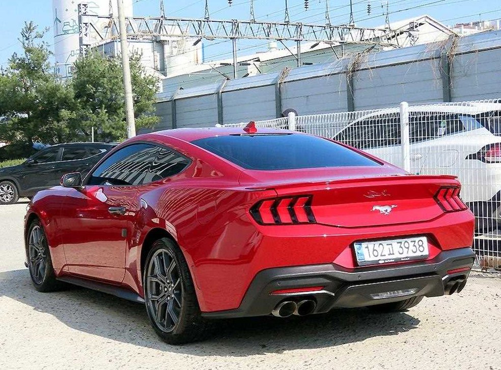 포드 머스탱 2.3 에코부스트 프리미엄 쿠페 사진 3