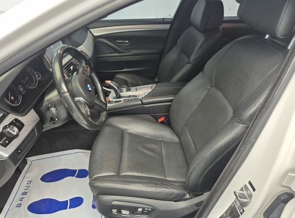 BMW 5시리즈 M550d xDrive 사진 11
