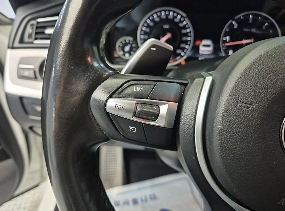 BMW 5시리즈 M550d xDrive 사진 15