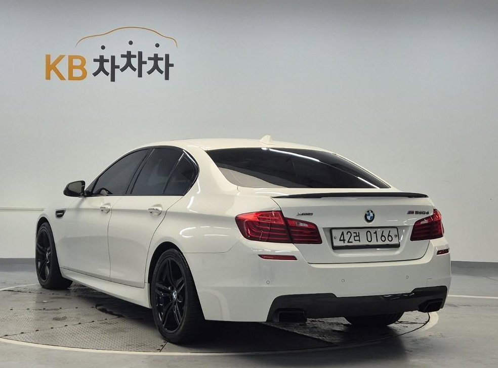 BMW 5시리즈 M550d xDrive 사진 2