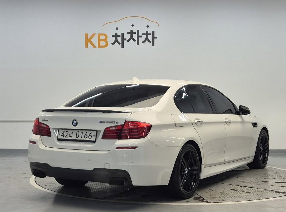 BMW 5시리즈 M550d xDrive 사진 3
