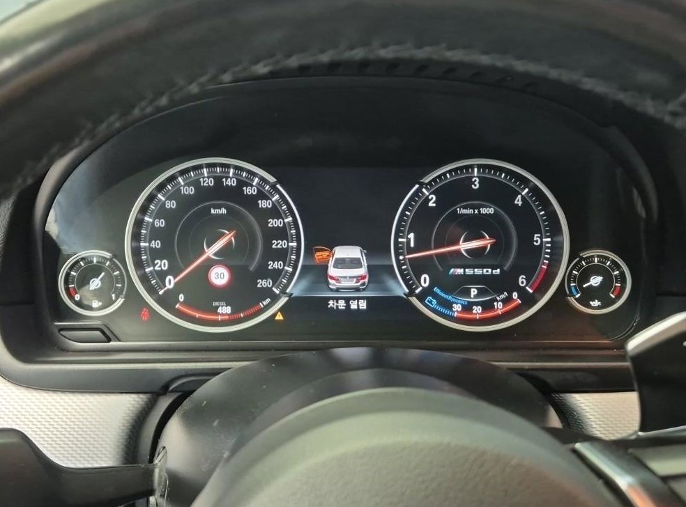 BMW 5시리즈 M550d xDrive 사진 6