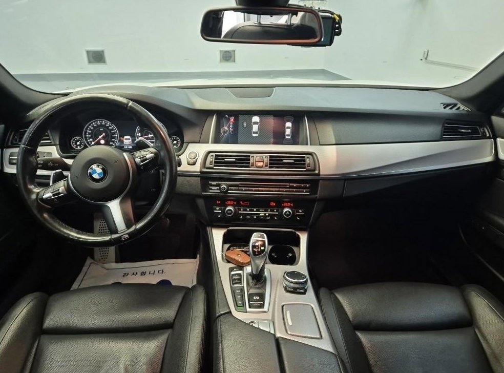 BMW 5시리즈 M550d xDrive 사진 7