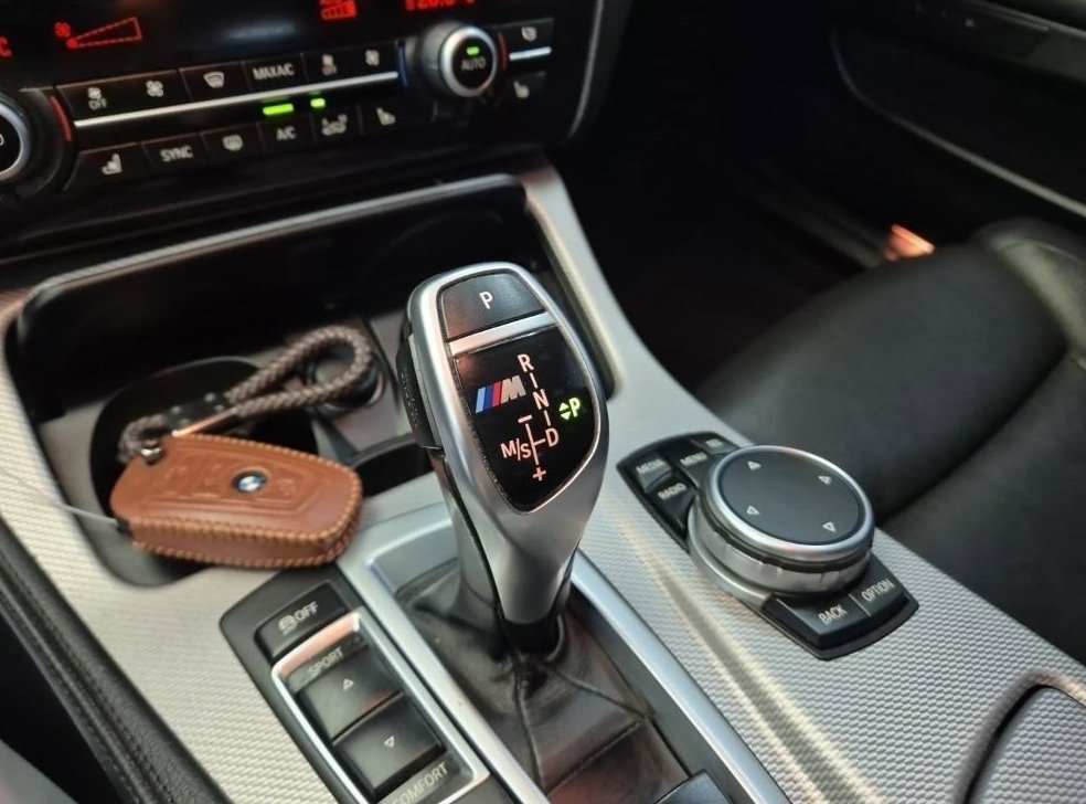 BMW 5시리즈 M550d xDrive 사진 8