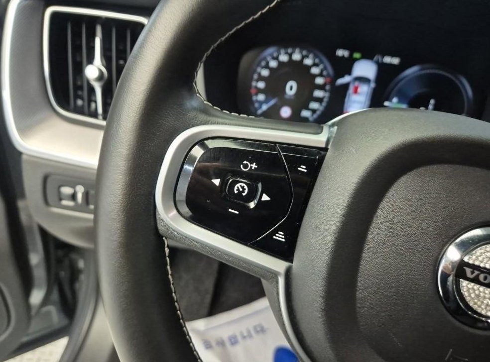 볼보 XC60 T8 AWD R-디자인 사진 11