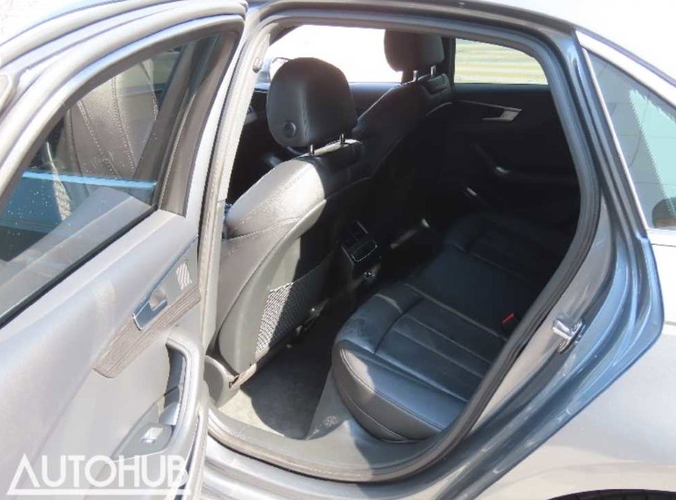아우디 A4 40 TFSI 사진 15