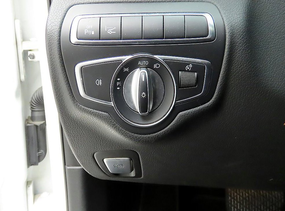 벤츠 C 클래스 C220 d 아방가르드 사진 12
