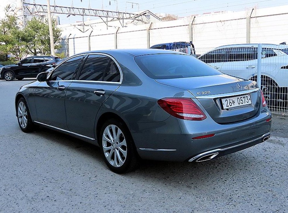 벤츠 E 클래스 E300 익스클루시브 사진 3