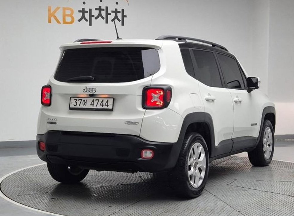 지프 레니게이드 2.0 디젤 론지튜드 AWD 사진 4