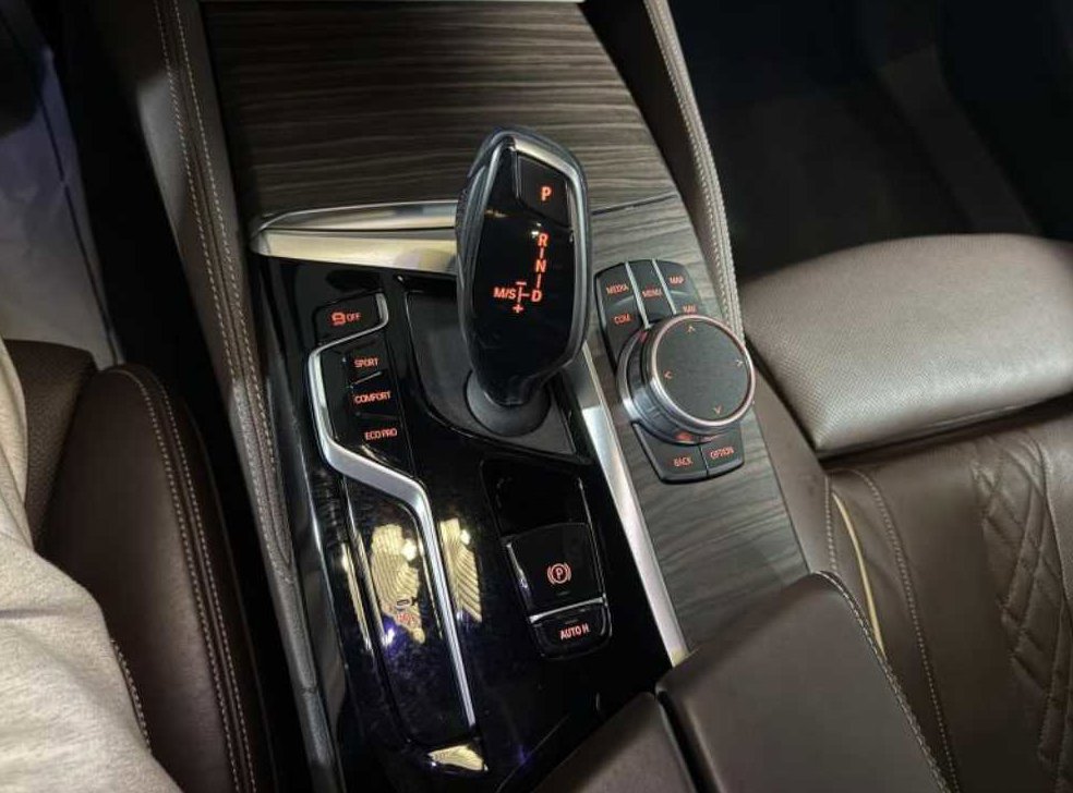 BMW 5시리즈 523d M 스포츠 사진 5