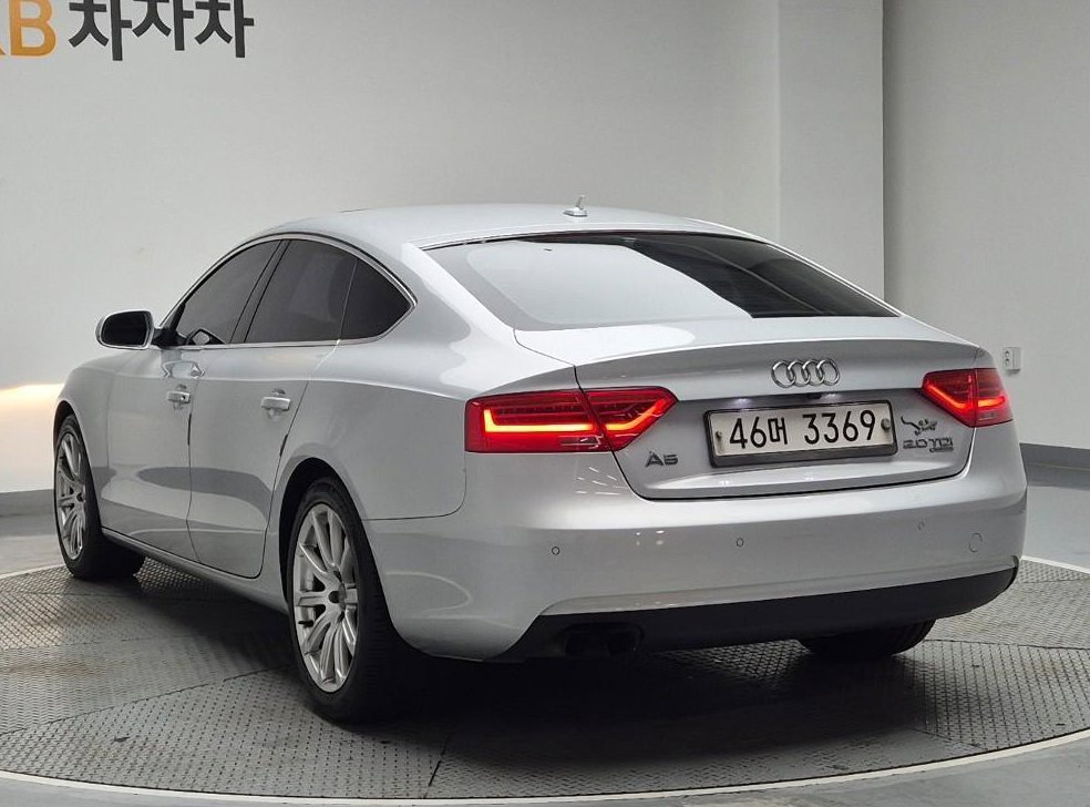 아우디 A5 2.0 TDI 콰트로 다이나믹 스포츠백 사진 3