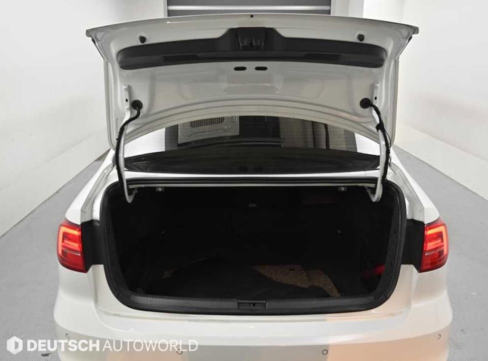 폭스바겐 제타 2.0 TDI 블루모션 프리미엄 사진 19