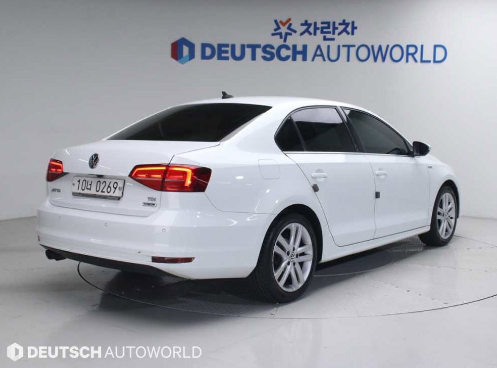 폭스바겐 제타 2.0 TDI 블루모션 프리미엄 사진 2