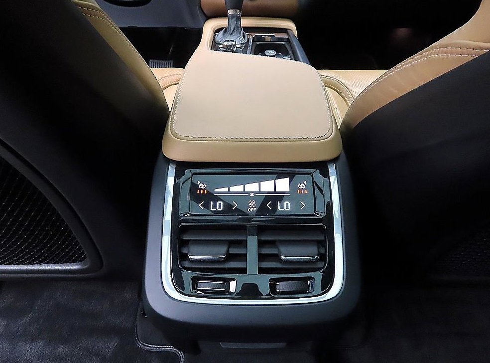 볼보 XC90 2.0 D5 AWD 사진 16