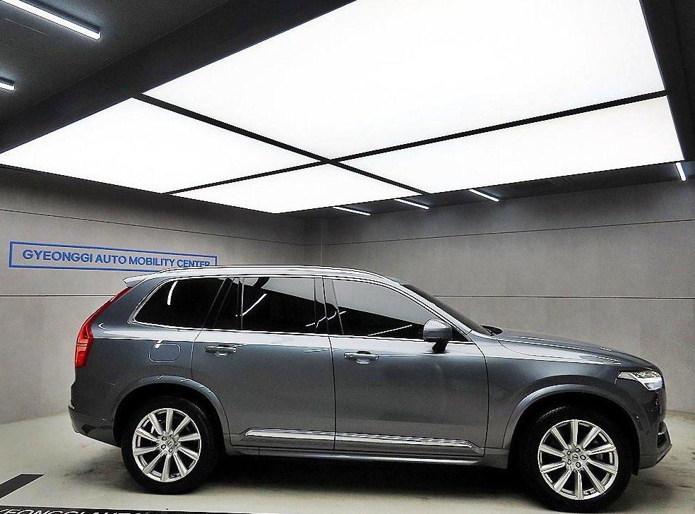 볼보 XC90 2.0 D5 AWD 사진 2