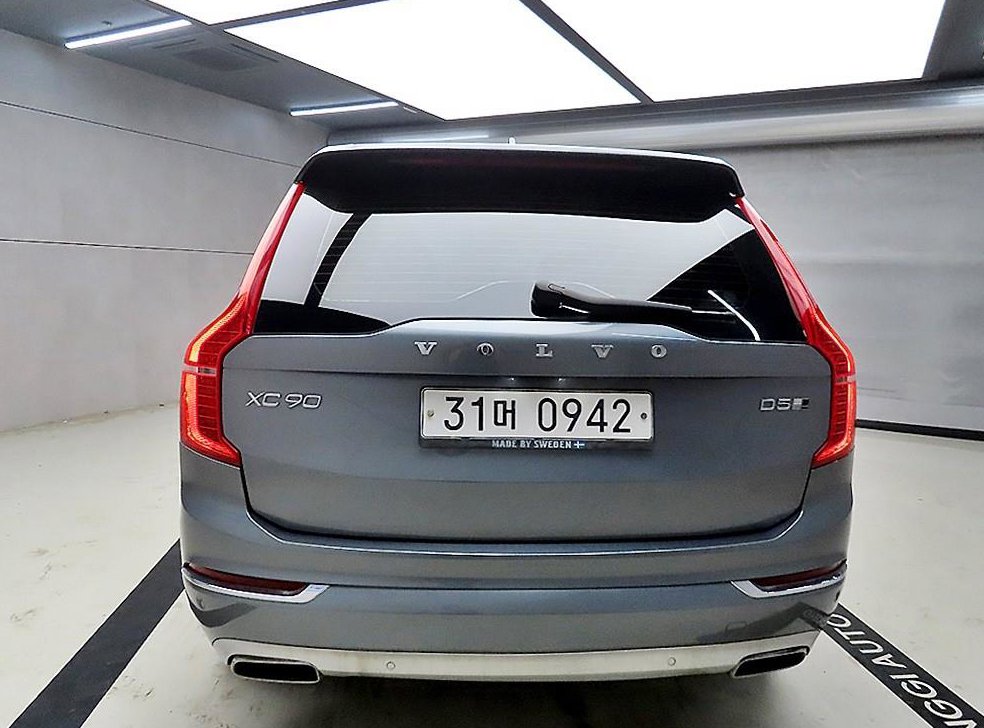 볼보 XC90 2.0 D5 AWD 사진 3