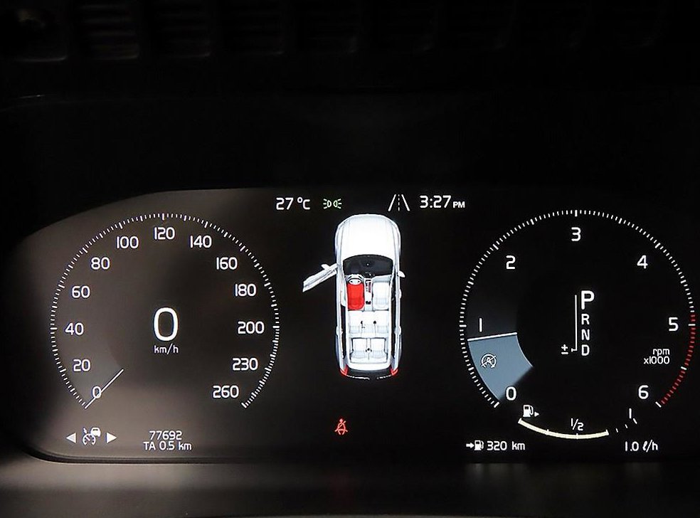 볼보 XC90 2.0 D5 AWD 사진 8