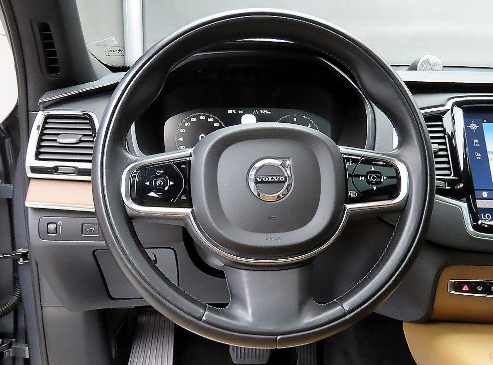 볼보 XC90 2.0 D5 AWD 사진 9