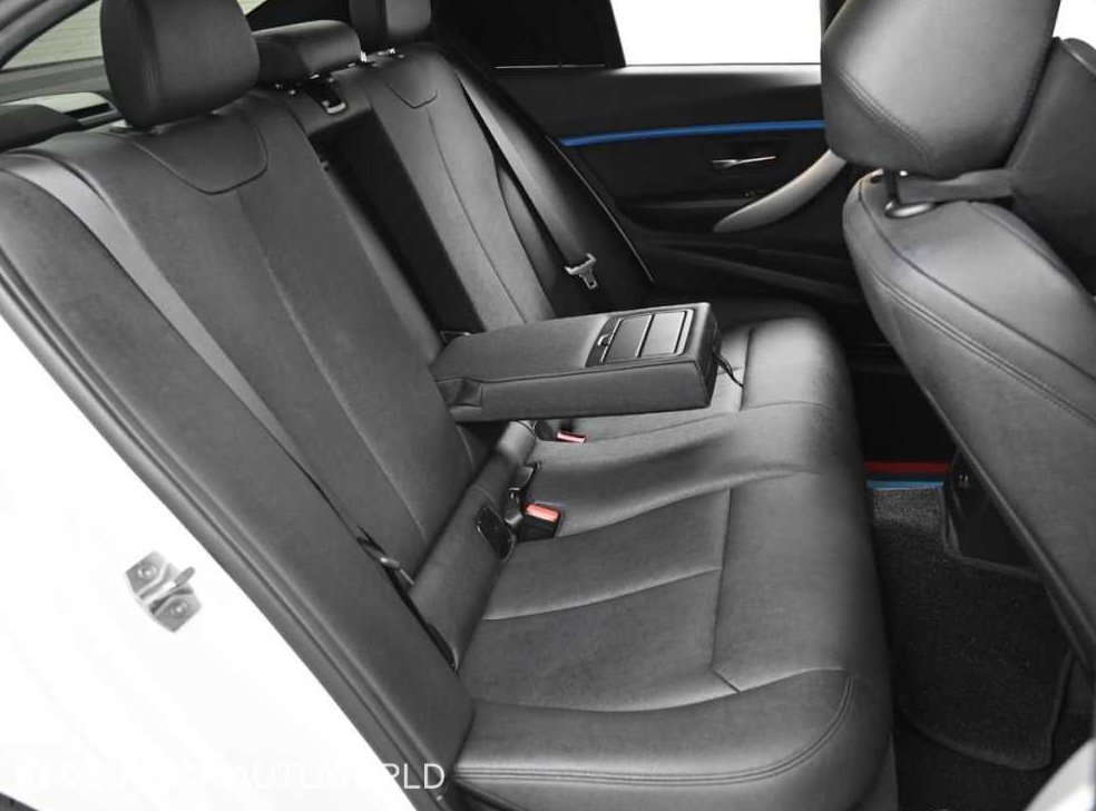 BMW 3시리즈 320i M 스포츠 사진 12