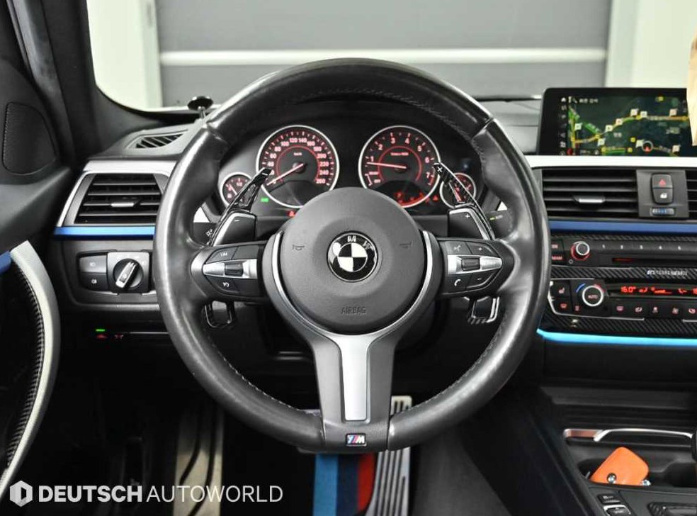 BMW 3시리즈 320i M 스포츠 사진 13