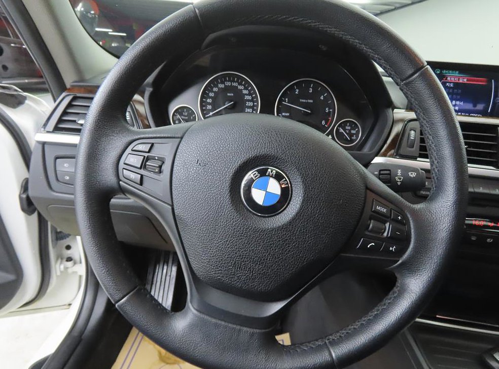 BMW 3시리즈 320d 사진 8