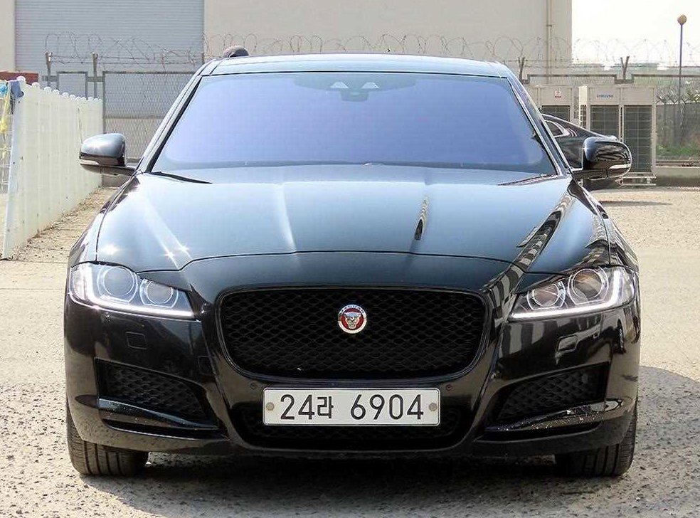 재규어 XF 2.0D 프레스티지 AWD
