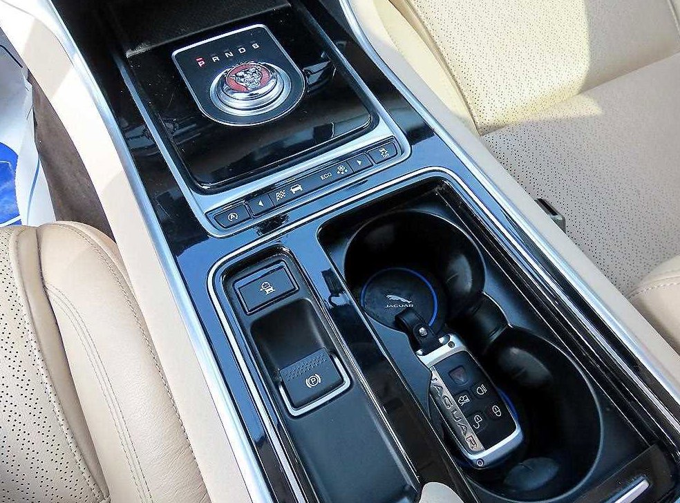 재규어 XF 2.0D 프레스티지 AWD 사진 11