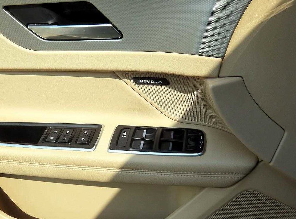 재규어 XF 2.0D 프레스티지 AWD 사진 12