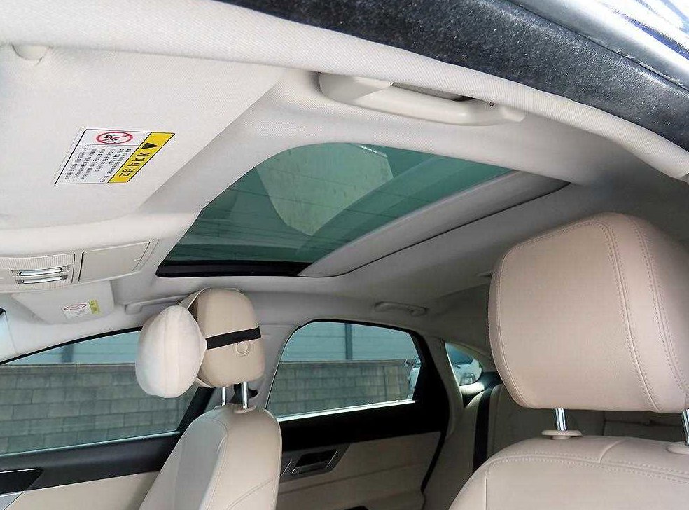 재규어 XF 2.0D 프레스티지 AWD 사진 18