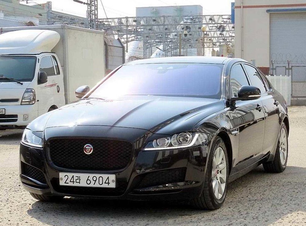재규어 XF 2.0D 프레스티지 AWD 사진 2